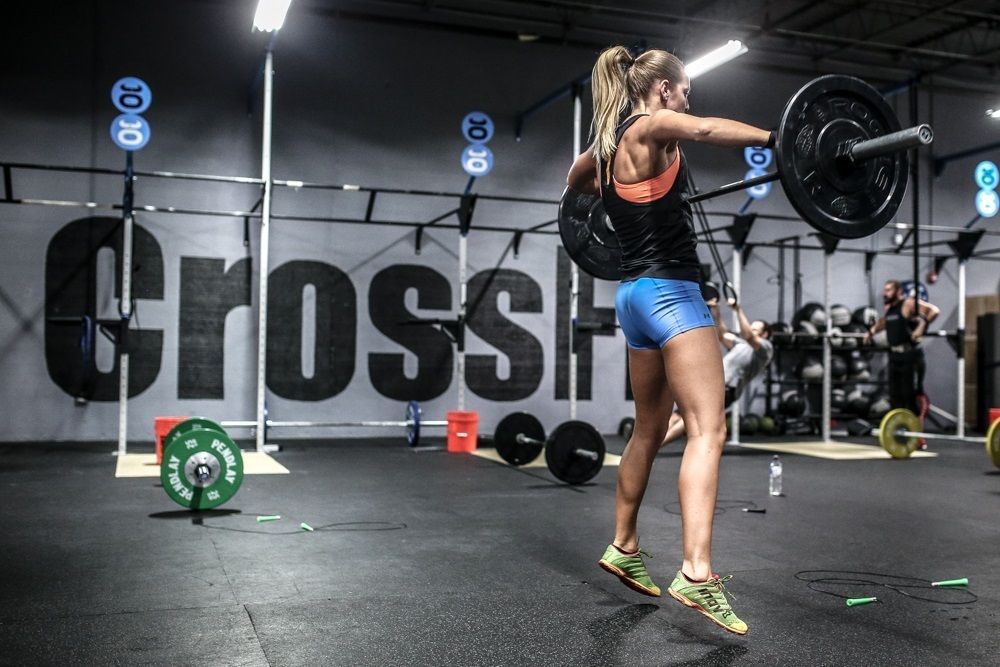 An athlete trains with a barbell in the CrossFit area of Jaco Athletic Club